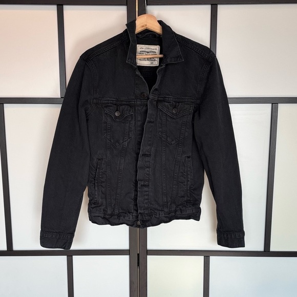 LEVIS × WELLTHREAD TRUCKER JACKET size Small.$198 MSRP WAVE BLACK DENIM